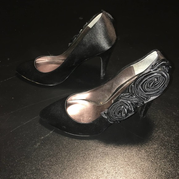 NINA Rohma Crystal Satin Rosette 4in High Heels - Picture 4 of 11